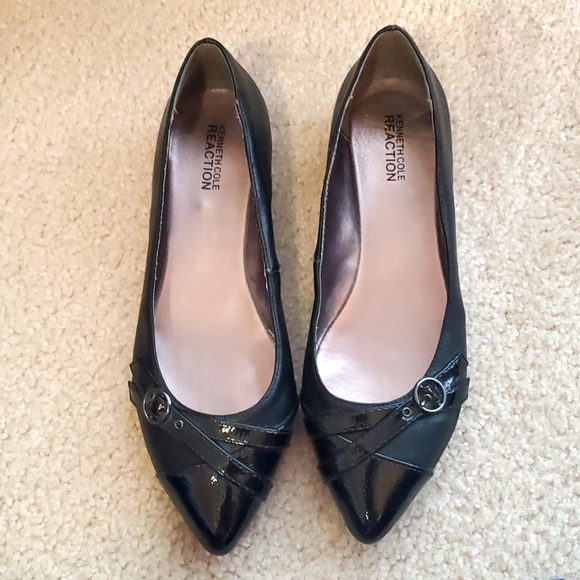 Reaction Kenneth Cole Shoes - Kenneth Cole Black pointed shoe. Size 7.5